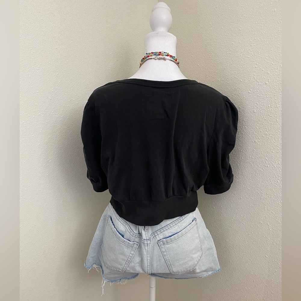 Black Buttoned Cropped Top - Picture 5 of 7
